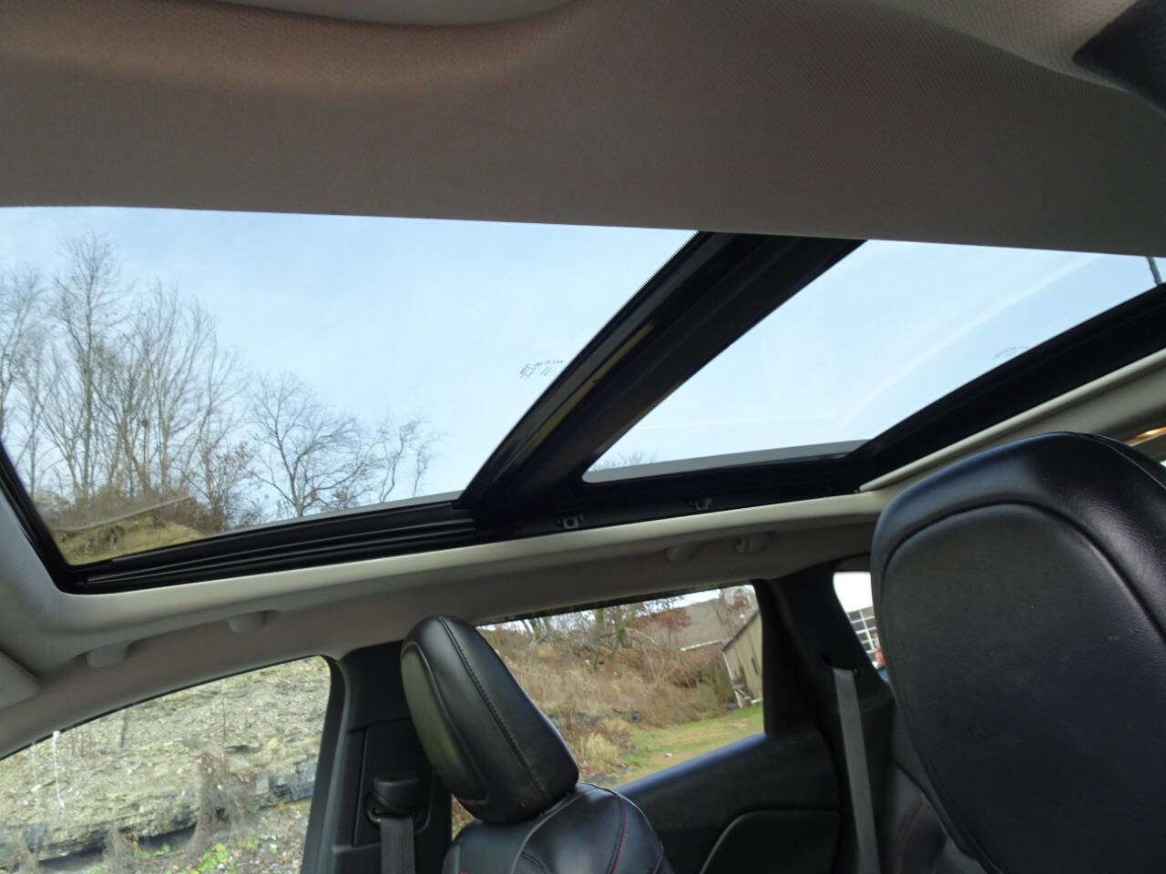 Used 2017 Jeep Cherokee Trailhawk image 15