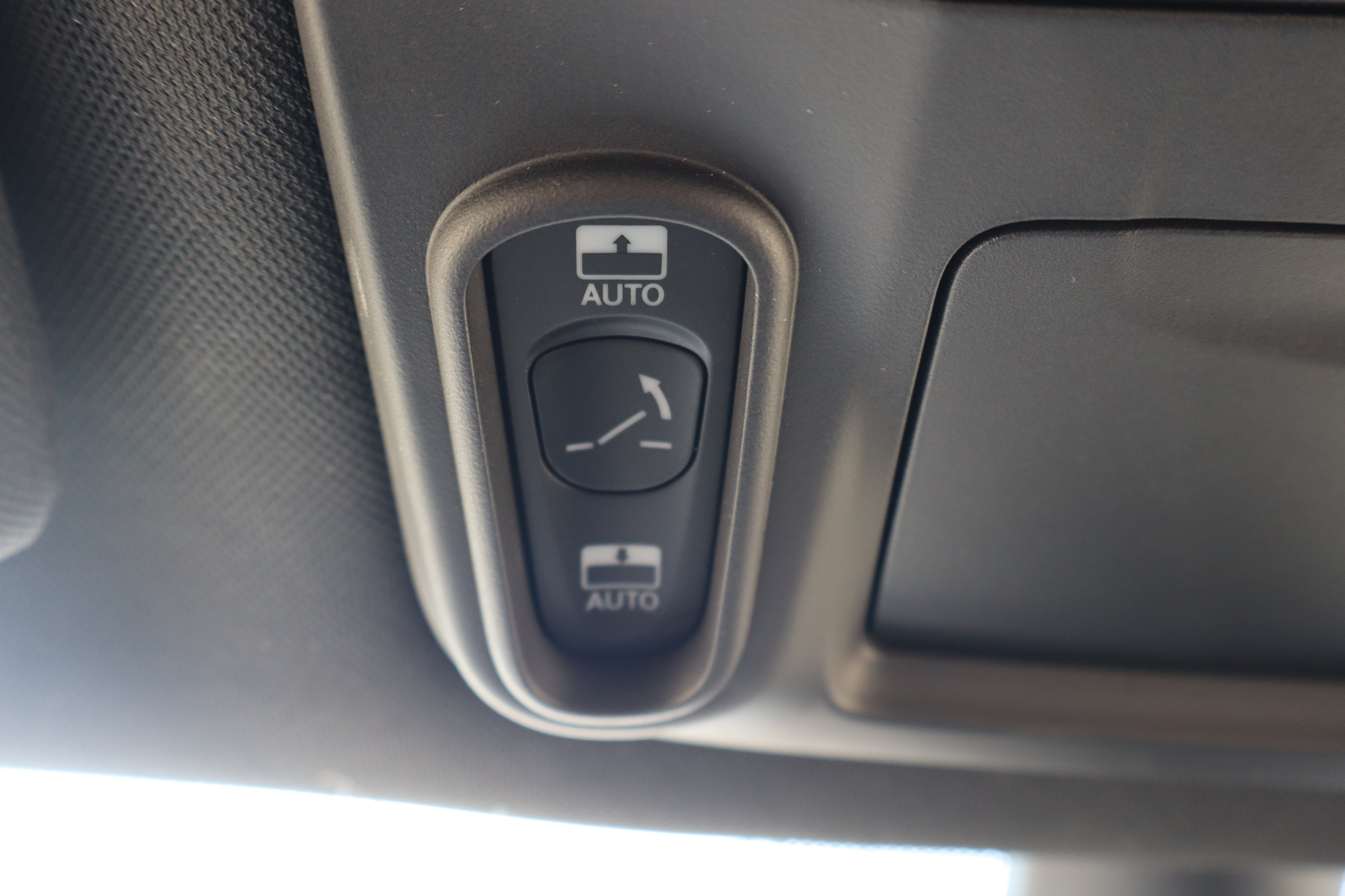 Used 2024 Chrysler Pacifica Premium FWD image 27