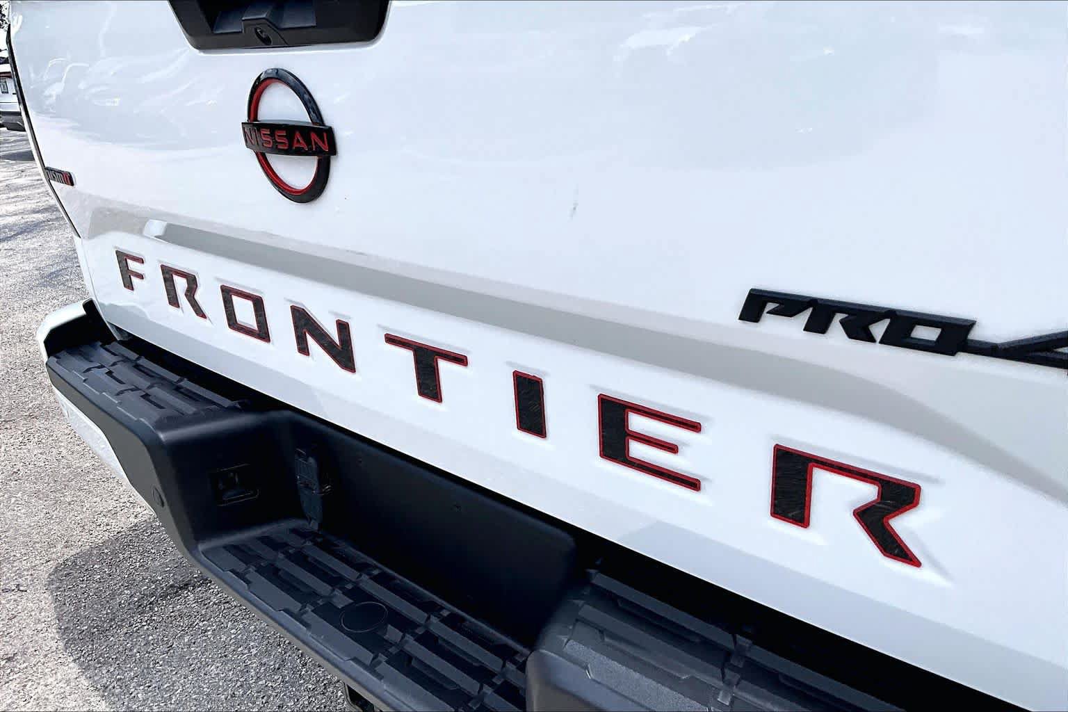 Used 2023 Nissan Frontier PRO-4X w/ Pro Convenience Package AWD/4WD image 10