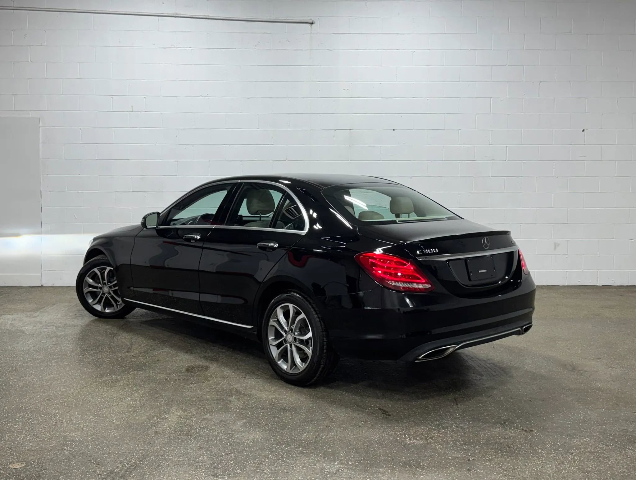 Used 2016 Mercedes-Benz C 300 4MATIC Sedan image 5
