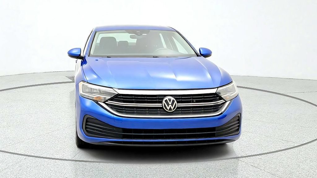 Used 2024 Volkswagen Jetta SE FWD image 2