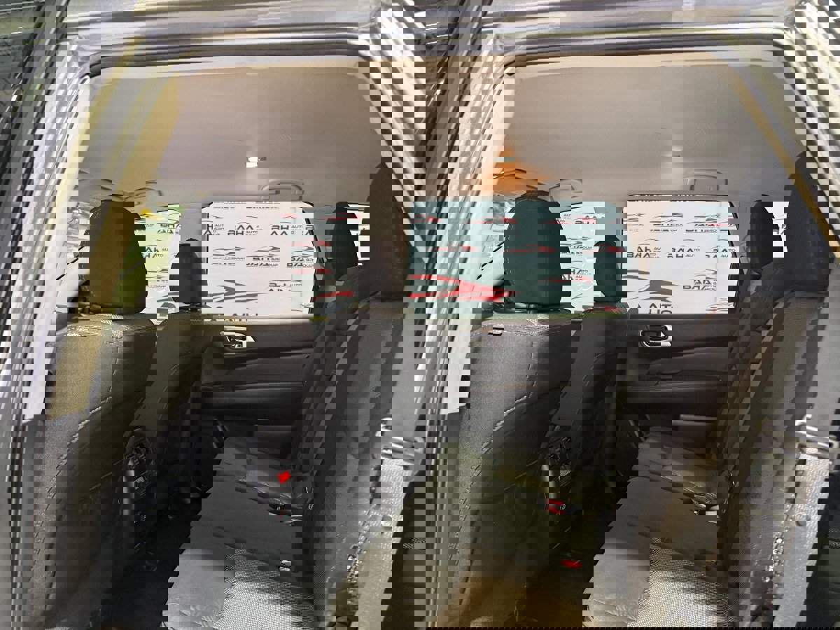 Used 2019 Nissan Pathfinder SV image 30