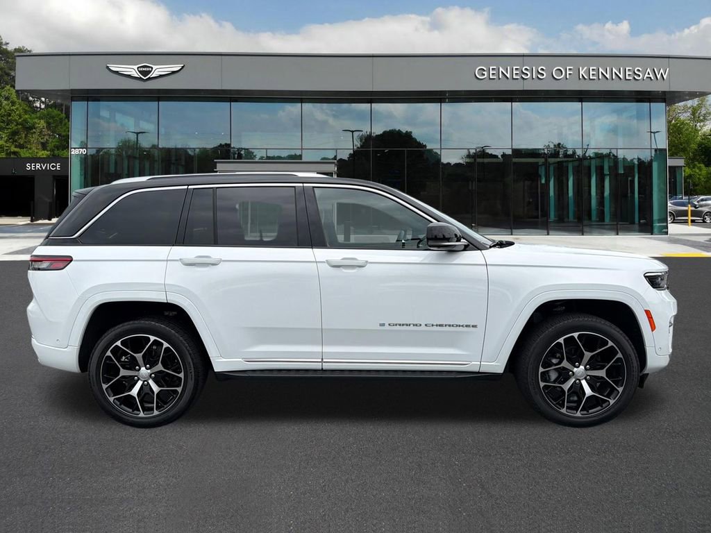 Used 2023 Jeep Grand Cherokee Summit AWD/4WD image 8