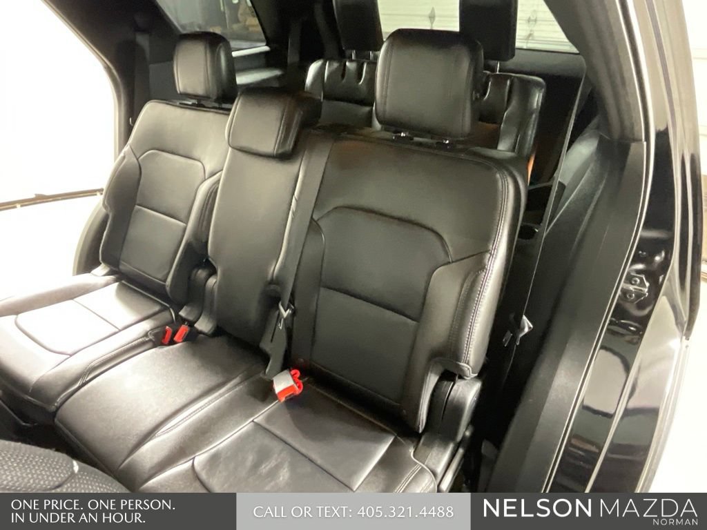 Used 2018 Ford Explorer XLT w/ Equipment Group 202A FWD image 26