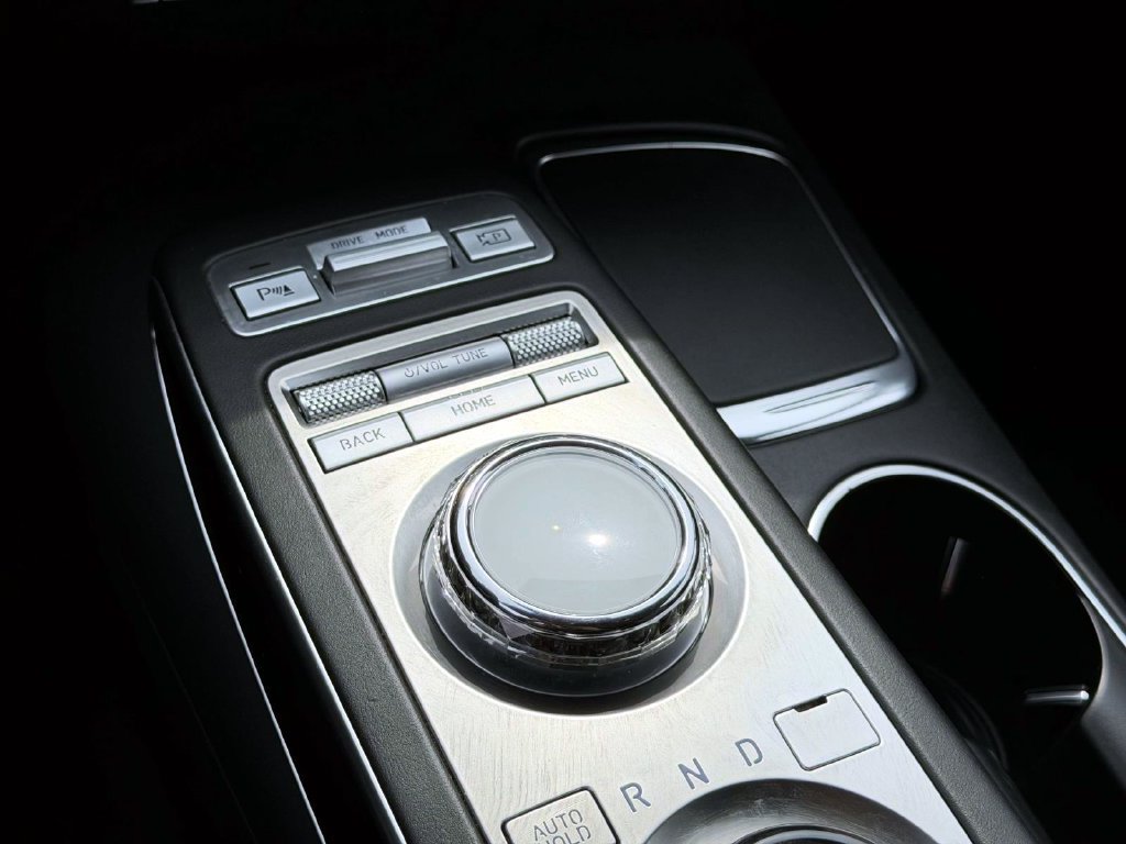 Certified 2025 Genesis GV70 2.5T AWD/4WD image 27