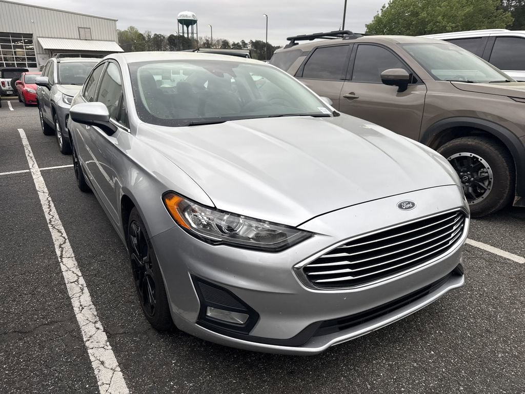 Used 2019 Ford Fusion SE w/ Equipment Group 151A image 2