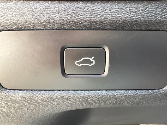 Used 2025 Volvo XC60 B5 Plus image 25