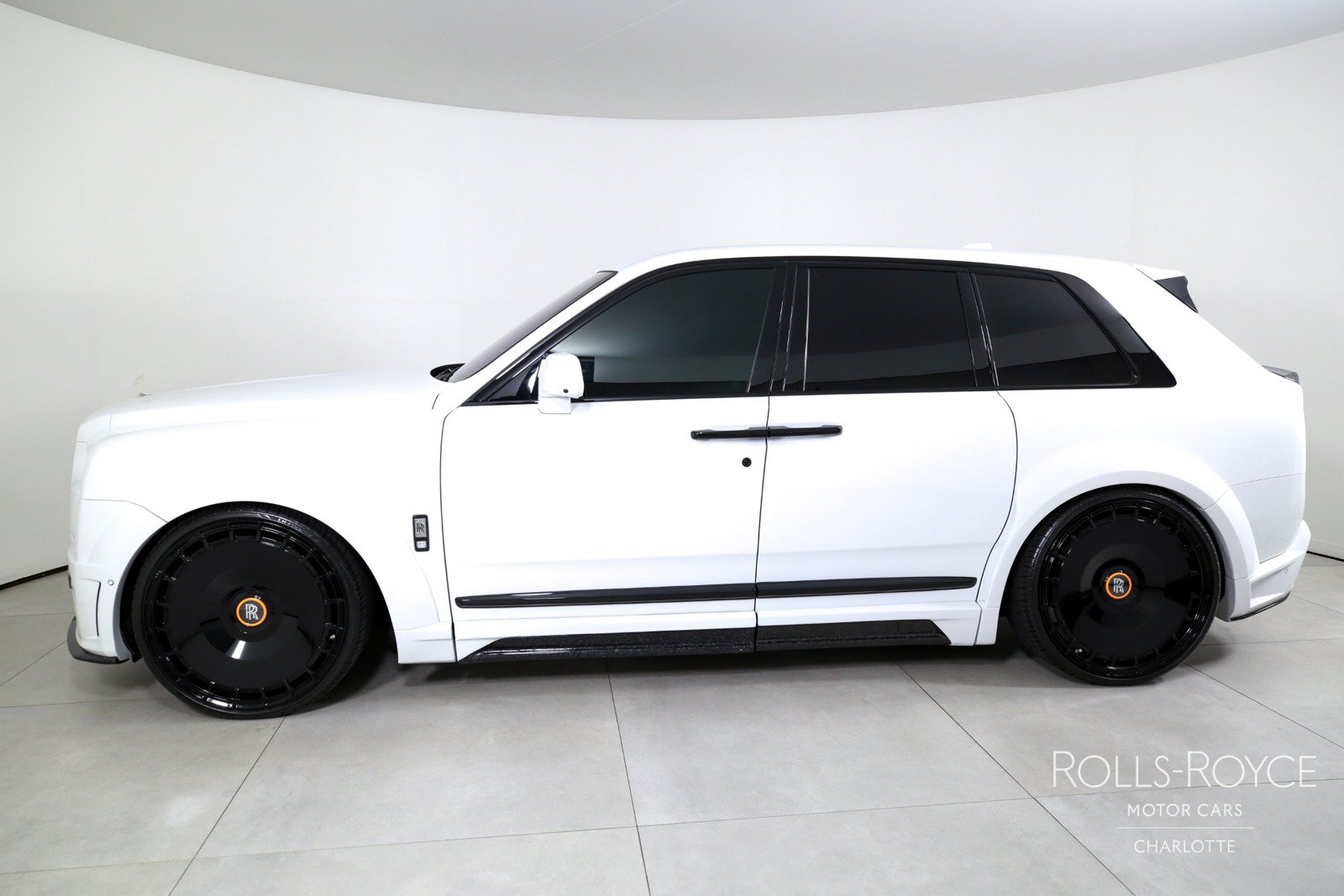 Used 2025 Rolls-Royce Cullinan AWD/4WD image 3