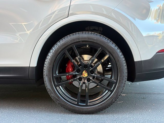 Used 2022 Porsche Cayenne AWD/4WD image 42