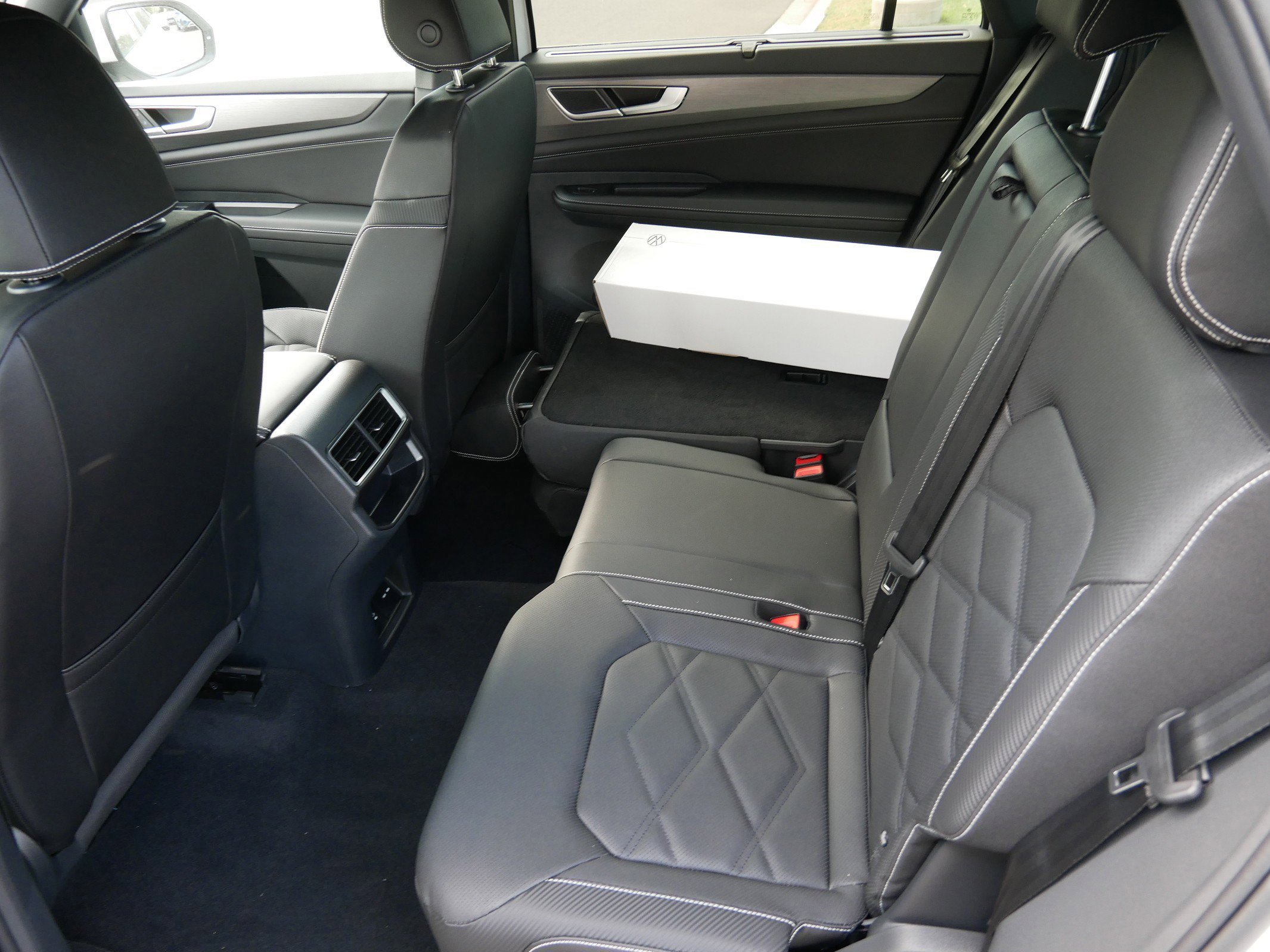 New 2026 Volkswagen Atlas Cross Sport SE image 8