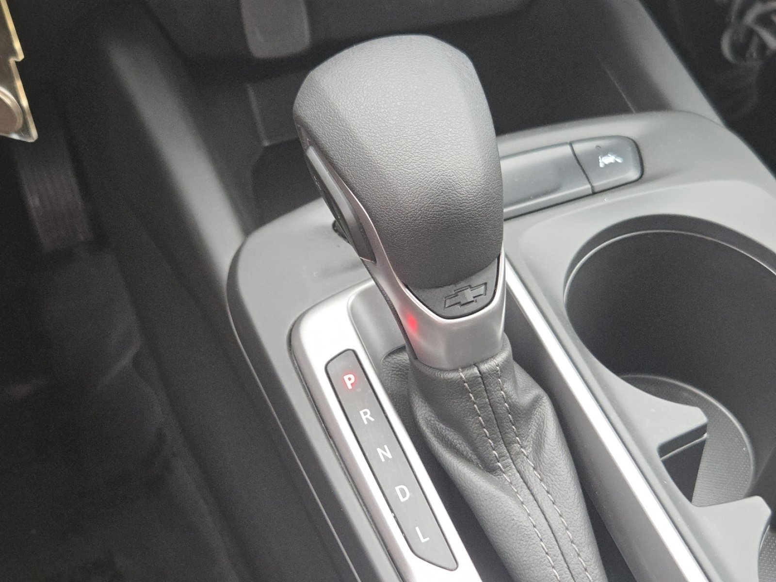 Used 2025 Chevrolet Trax LS w/ LS Convenience Package image 8