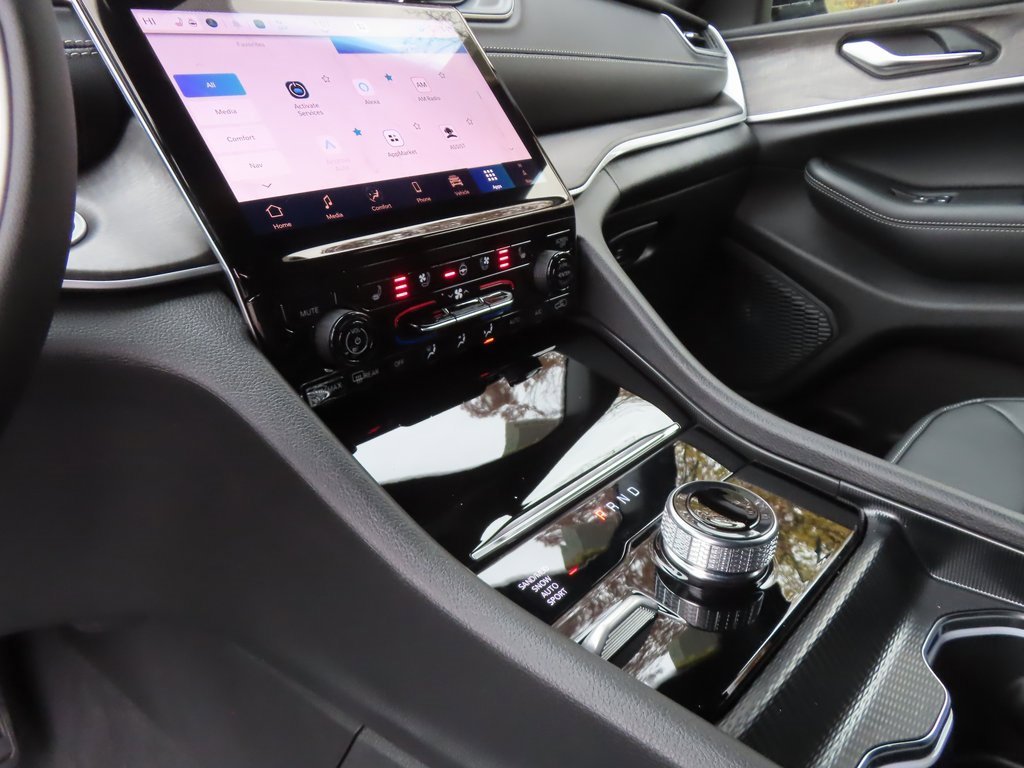 New 2025 Jeep Grand Cherokee Limited w/ Luxury Tech Group II image 6