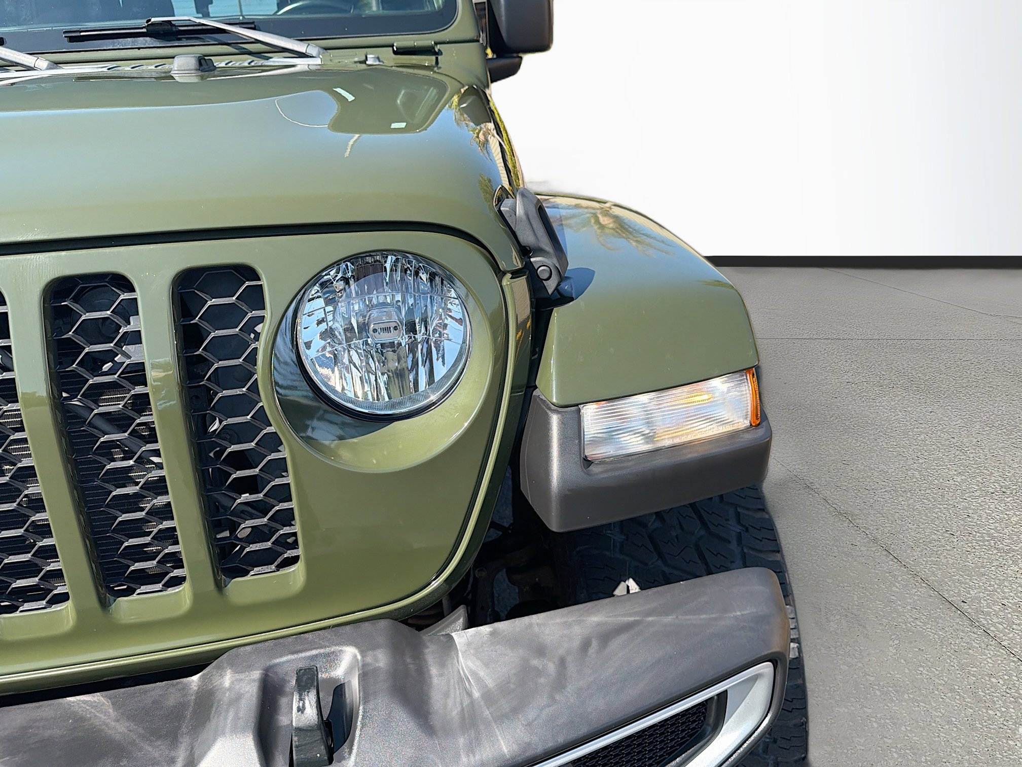 Used 2021 Jeep Gladiator Sport image 10