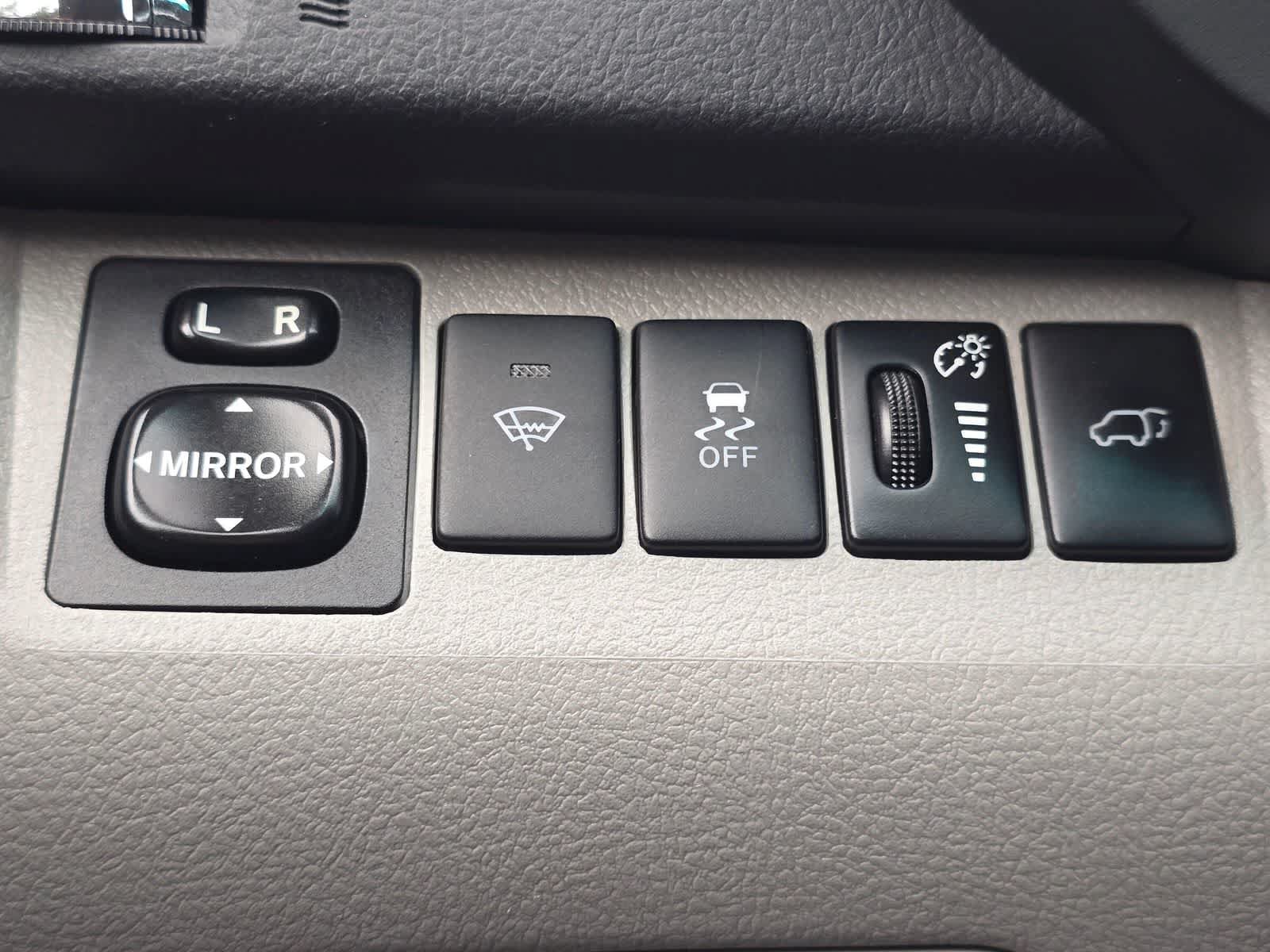 Used 2011 Toyota Highlander SE w/ Tow Pkg AWD/4WD image 28