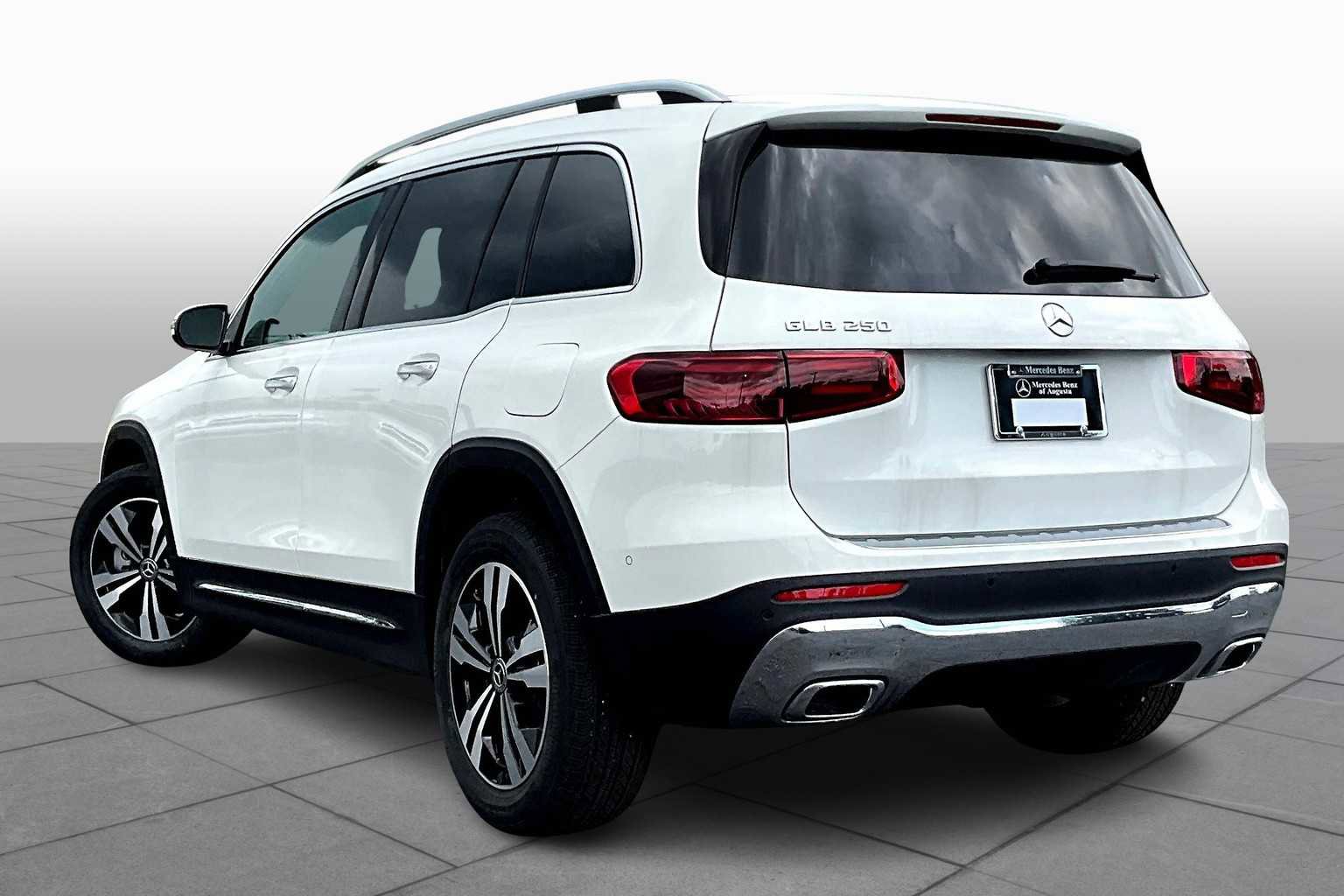 Used 2025 Mercedes-Benz GLB 250 image 12
