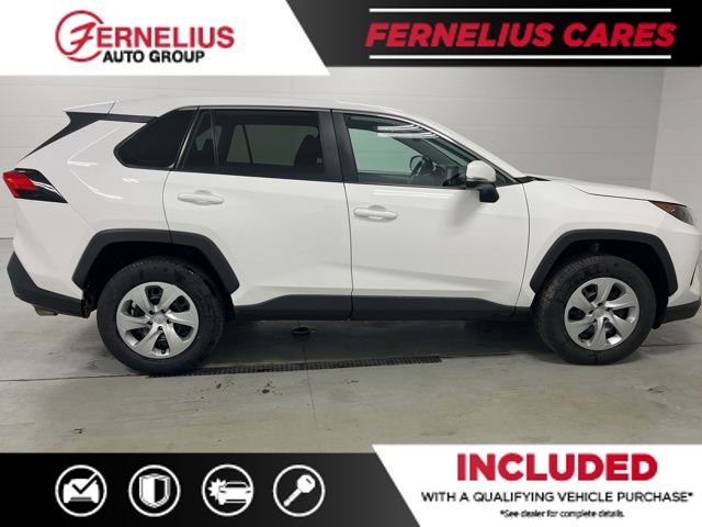 Used 2022 Toyota RAV4 LE image 9