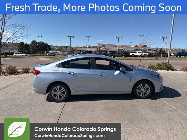 Used 2017 Chevrolet Cruze LT w/ Convenience Package FWD image 8