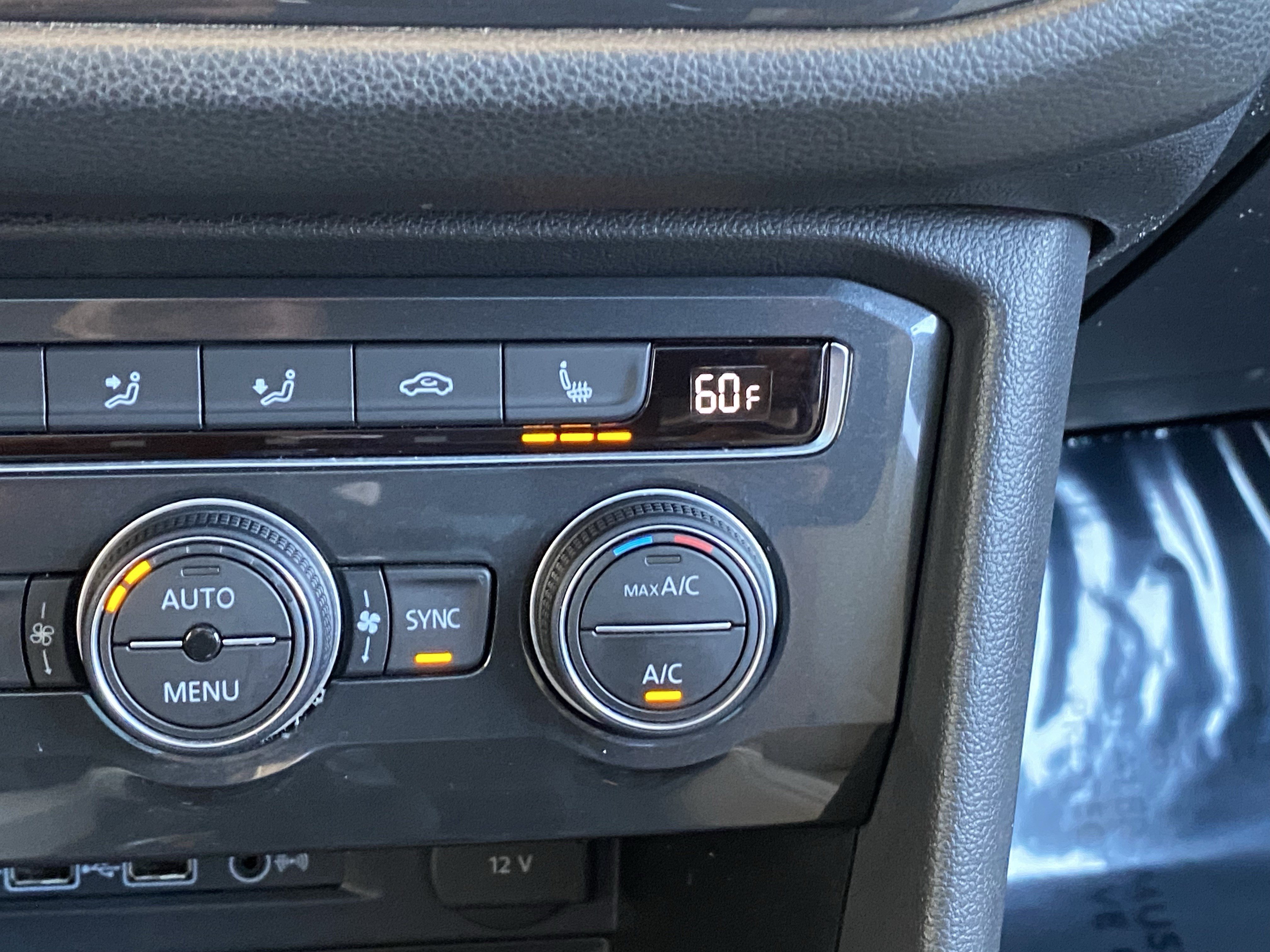 Used 2019 Volkswagen Tiguan SEL AWD/4WD image 36