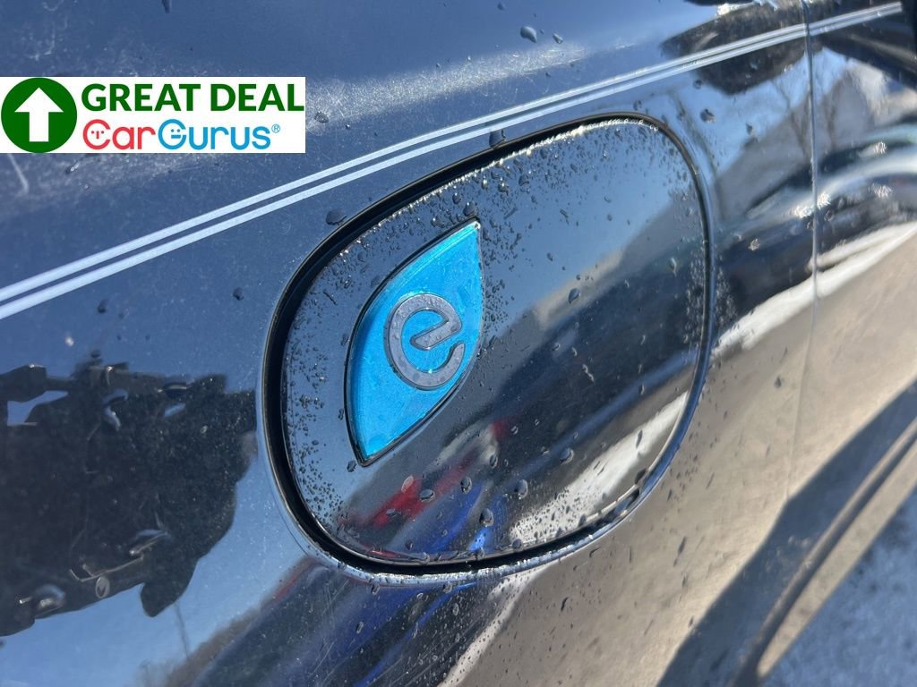 Used 2022 Chrysler Pacifica Touring-L w/ Uconnect Theater Family Group FWD image 32