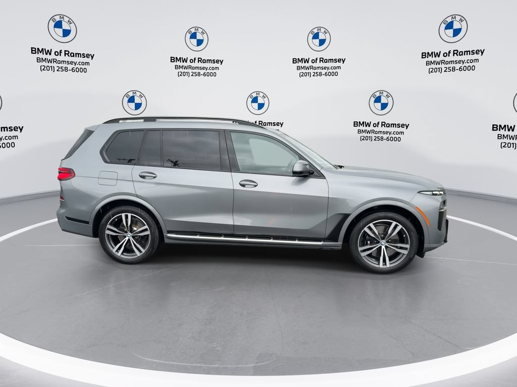 Used 2024 BMW X7 xDrive40i w/ M Sport Package AWD/4WD image 9