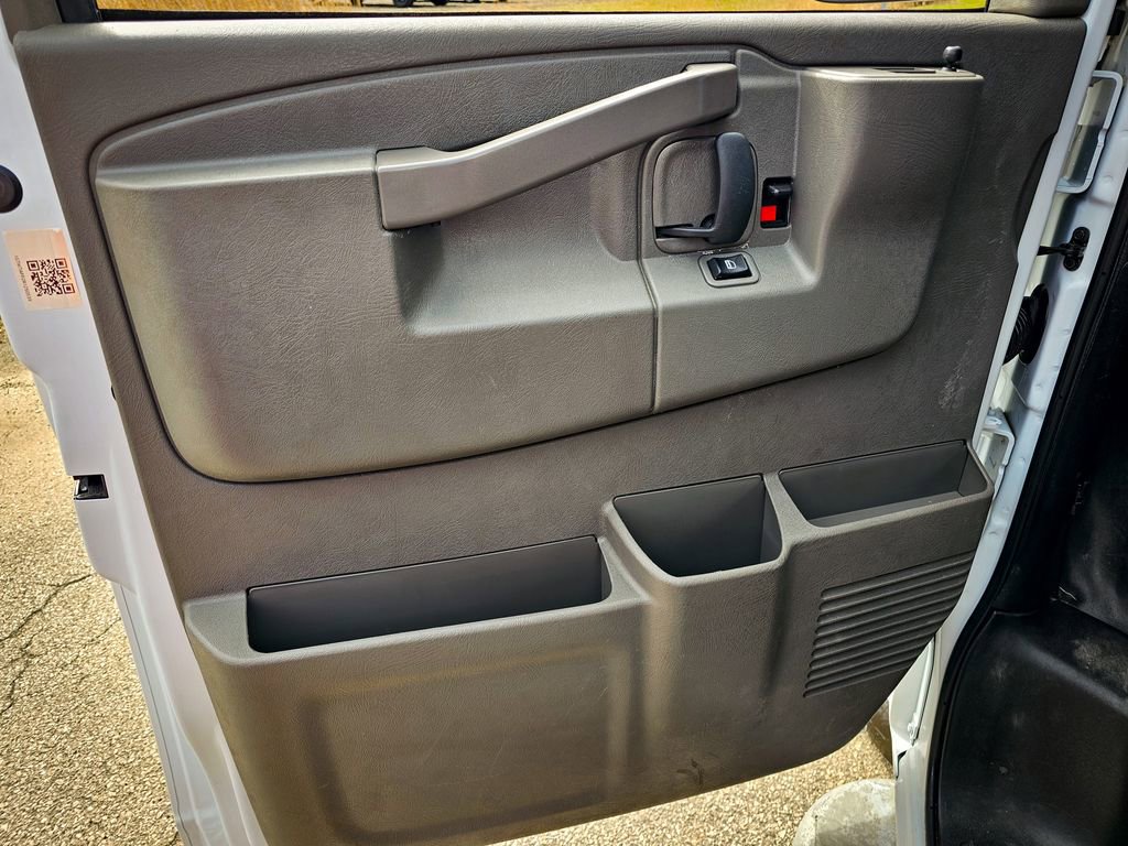 Used 2024 GMC Savana 2500 w/ Driver Convenience Package RWD image 9