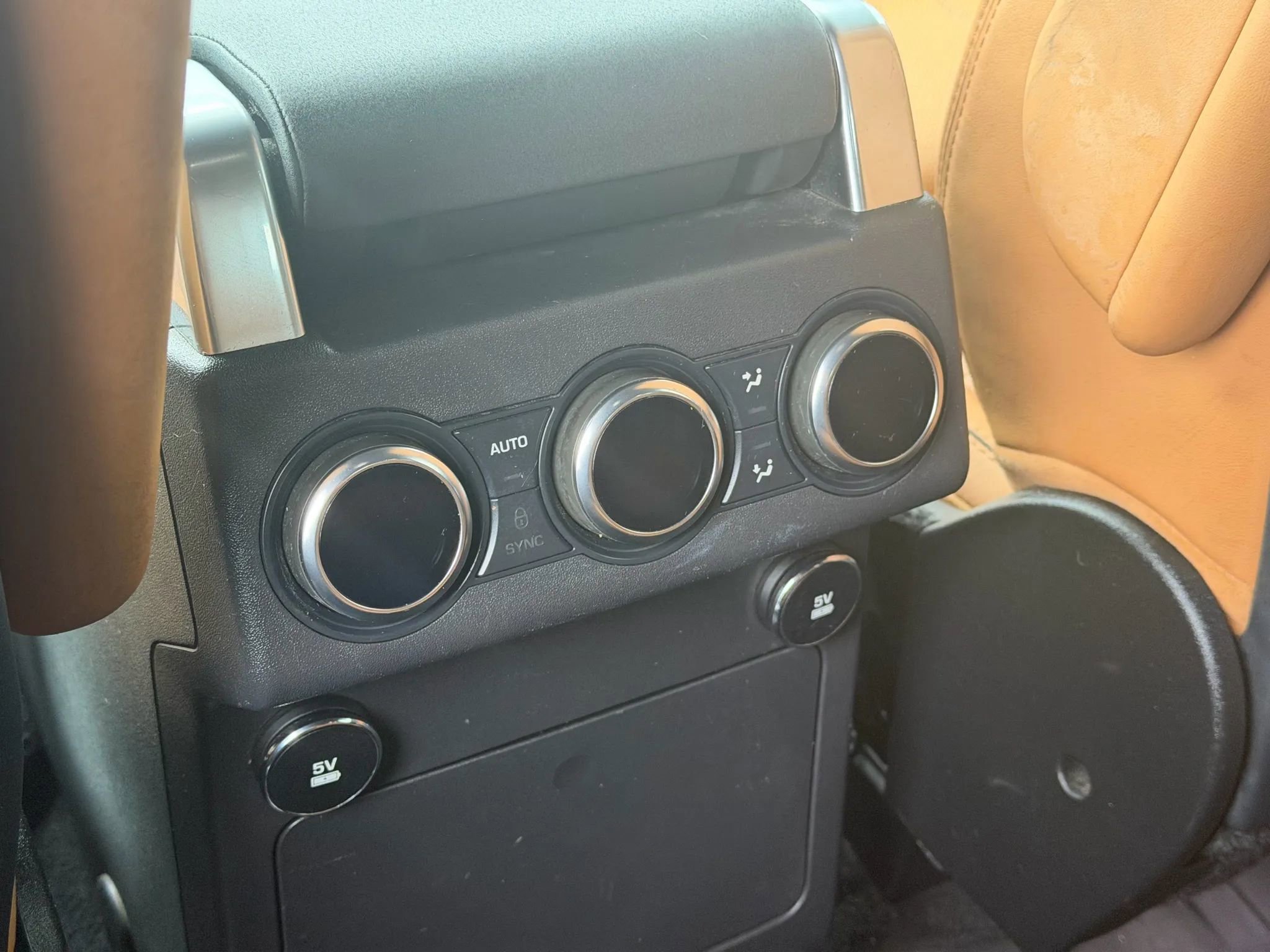 Used 2018 Land Rover Discovery HSE image 19