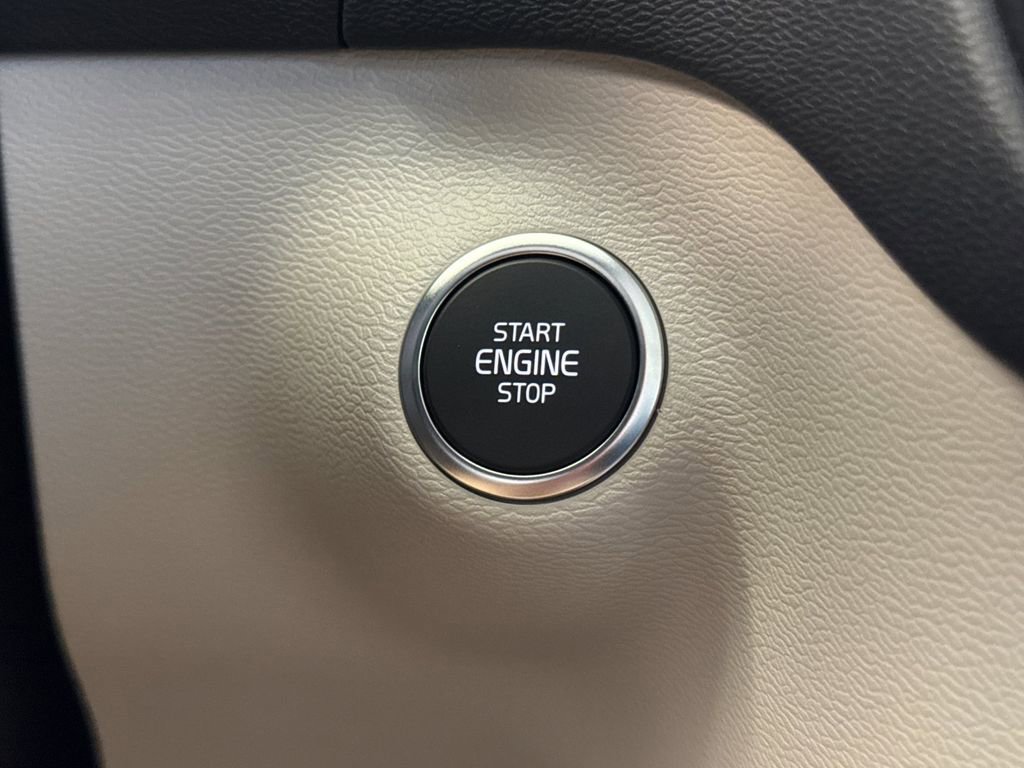 New 2026 Volvo XC40 B5 Ultra image 22