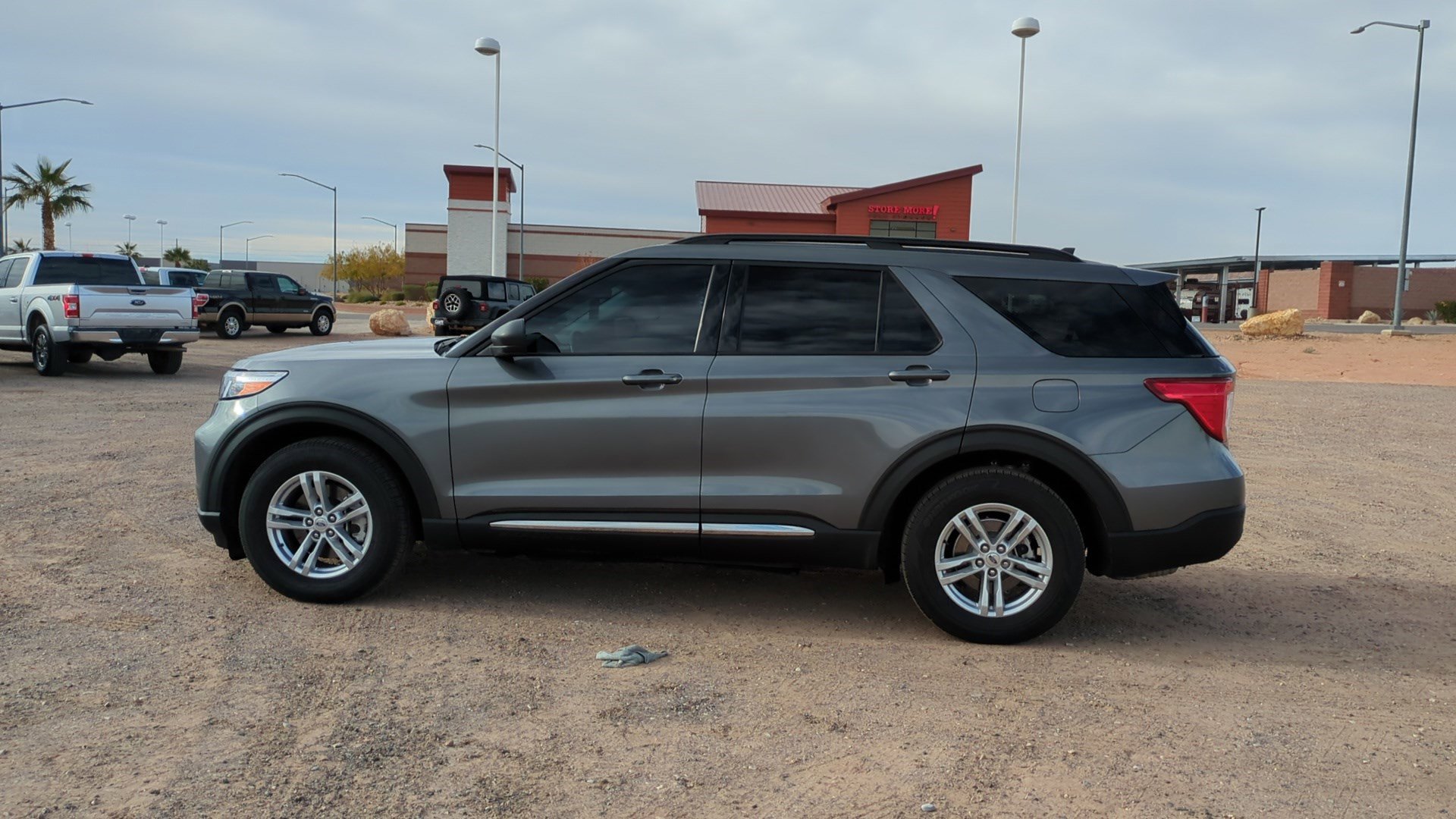 Used 2022 Ford Explorer XLT image 6
