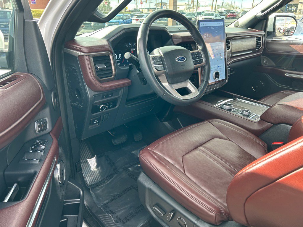 Used 2023 Ford Expedition Limited image 5