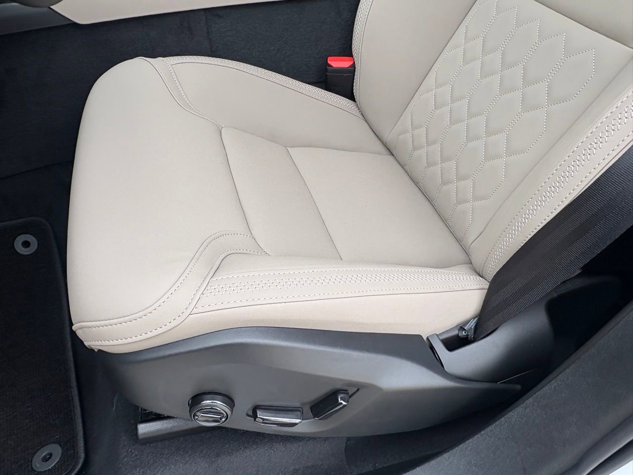 New 2026 Volvo XC90 T8 Plus image 21