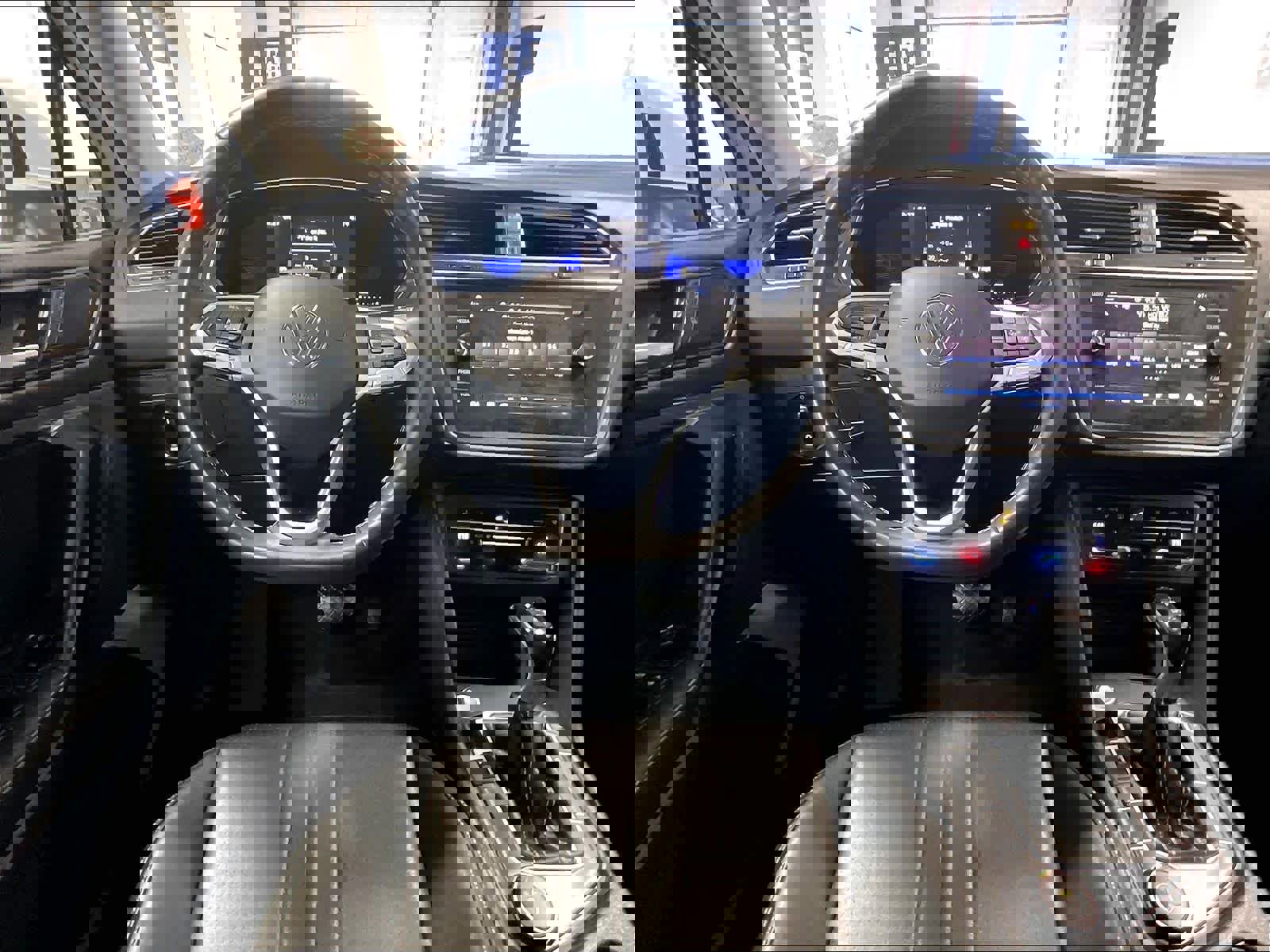 Certified 2023 Volkswagen Tiguan SE AWD/4WD image 17