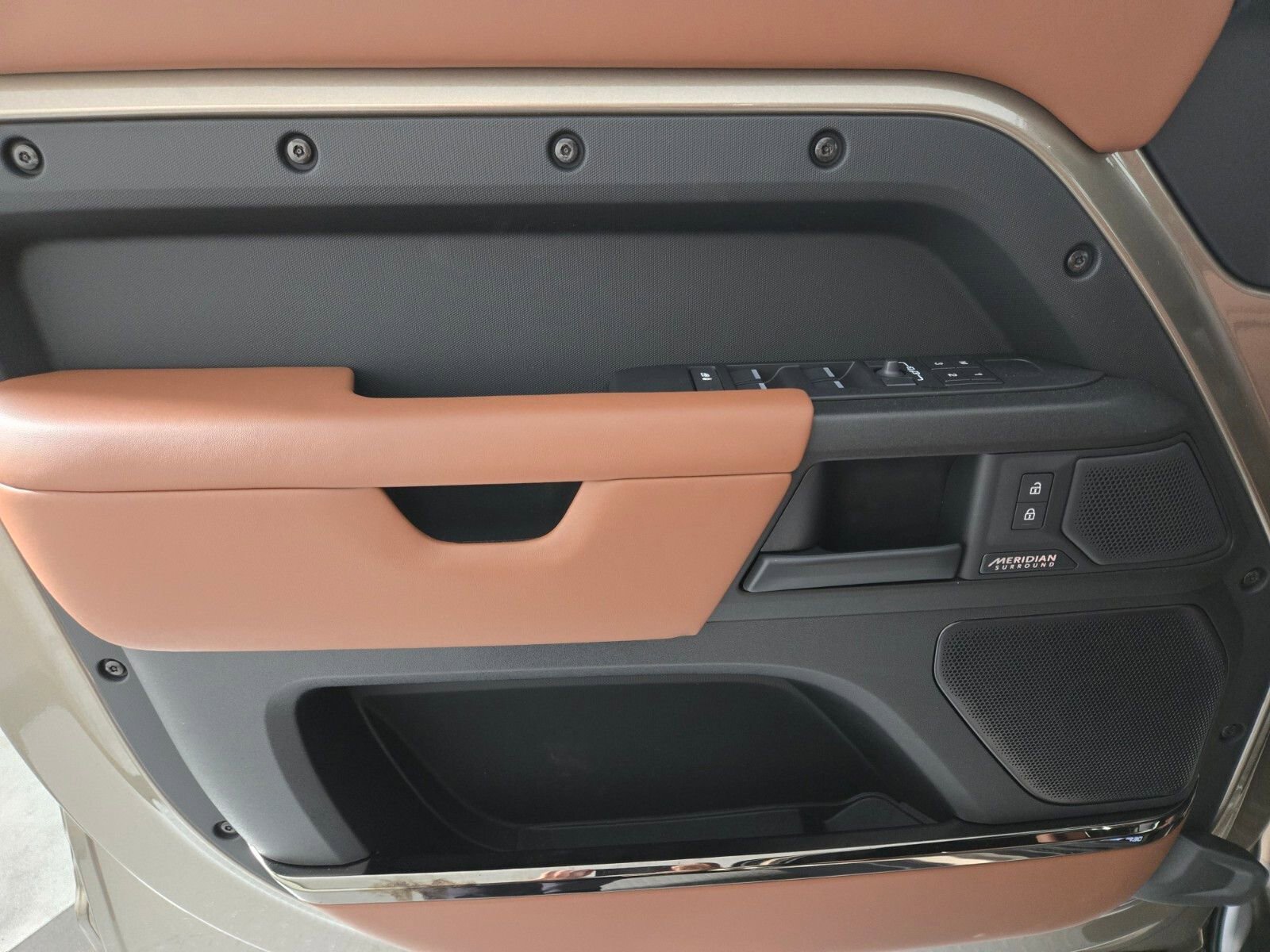 New 2026 Land Rover Defender 110 OCTA image 22