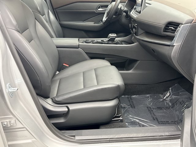 Used 2023 Nissan Rogue SV w/ SV Premium B Package AWD/4WD image 16