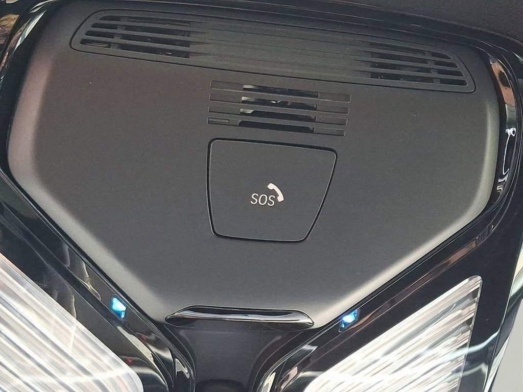 Used 2025 BMW X5 xDrive50e w/ Climate Comfort Package image 24