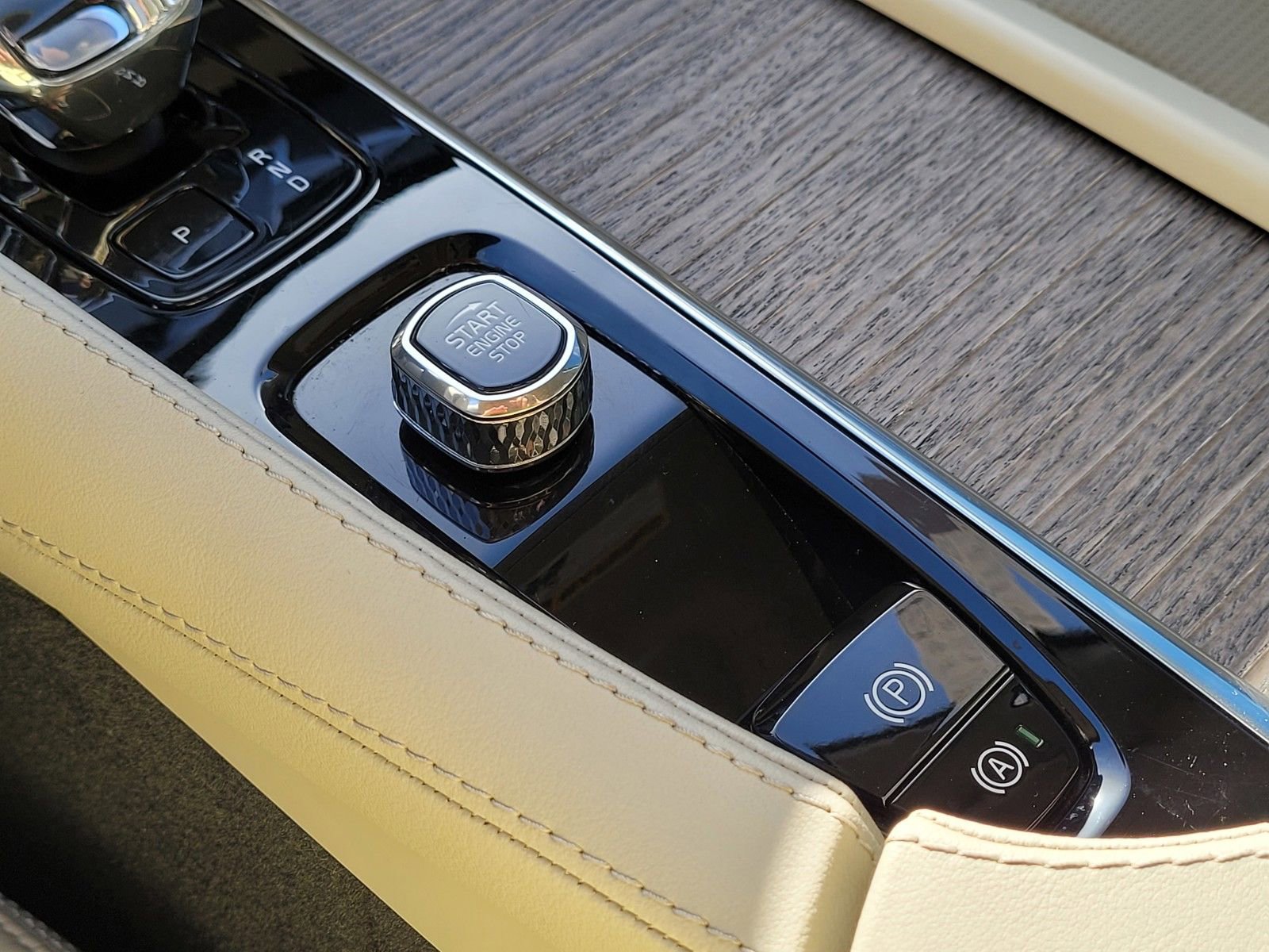 Certified 2023 Volvo XC90 T8 Ultimate w/ Lounge Package AWD/4WD image 27