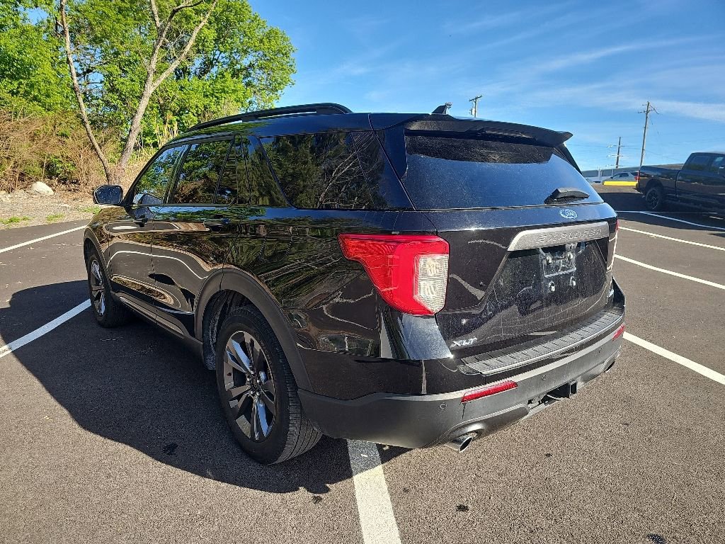 Used 2024 Ford Explorer XLT w/ Equipment Group 202A AWD/4WD image 7