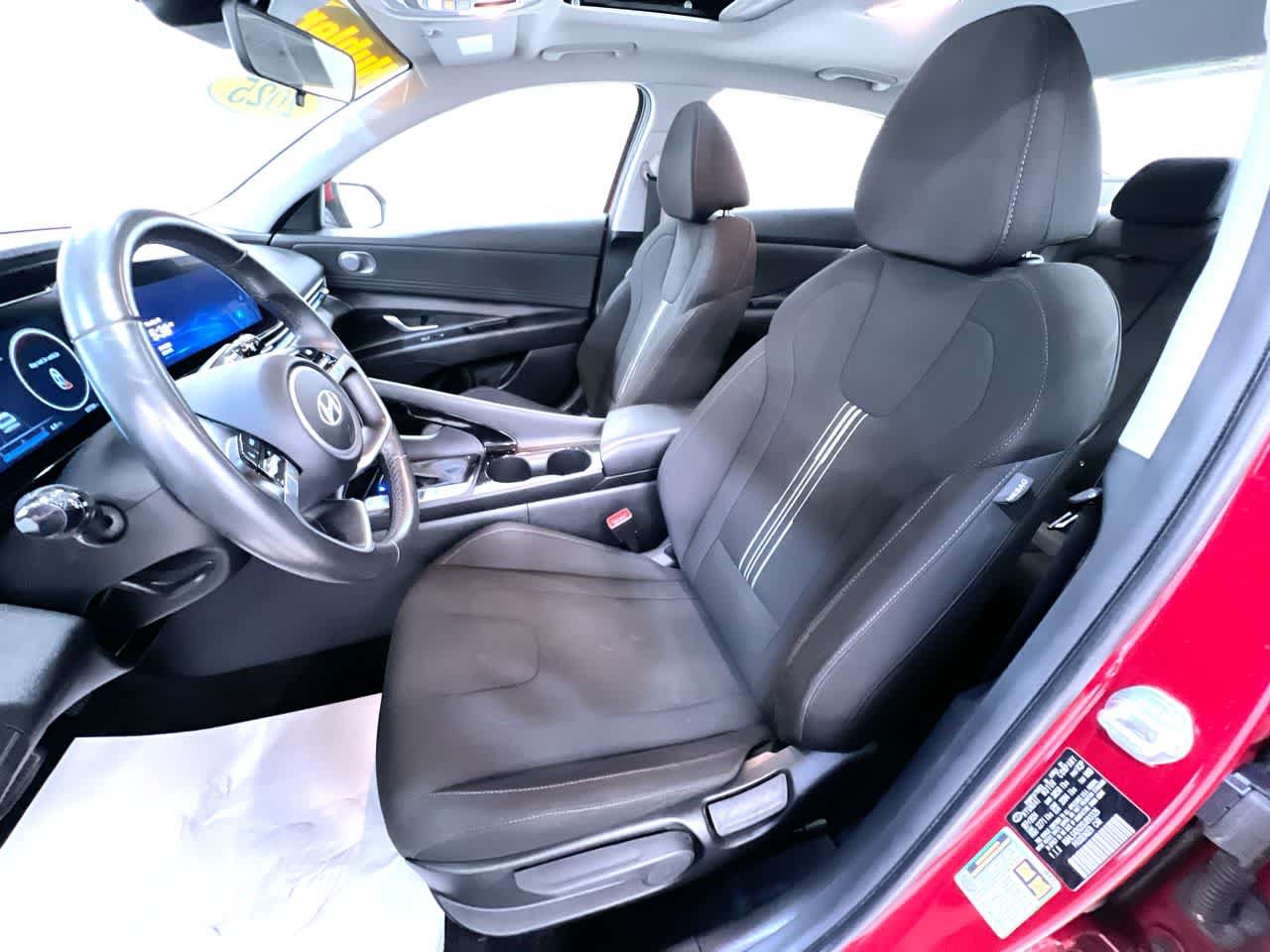 Used 2025 Hyundai Elantra SEL FWD image 14