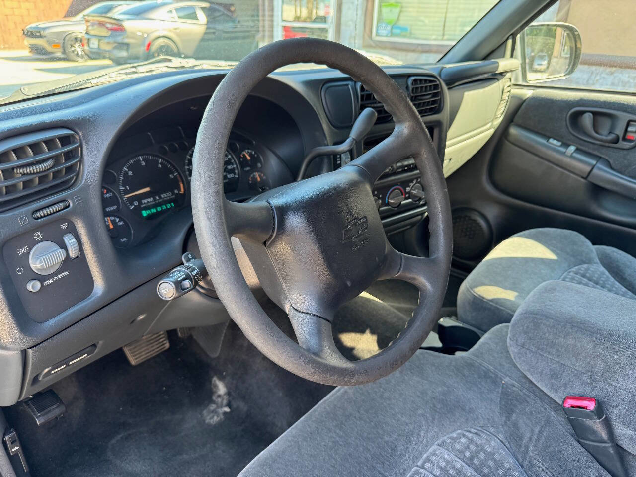 Used 2001 Chevrolet Blazer LS w/ Preferred Equipment Group image 16