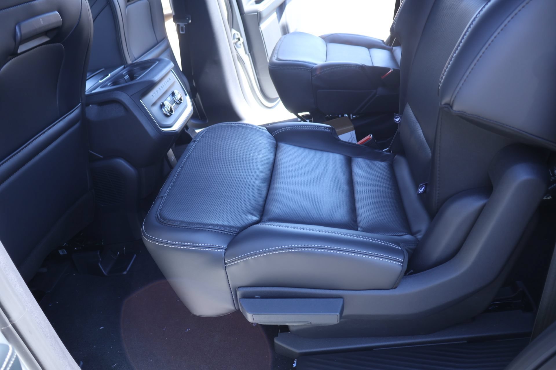 New 2027 Ford Expedition Platinum w/ Stealth Performance Package AWD/4WD image 14