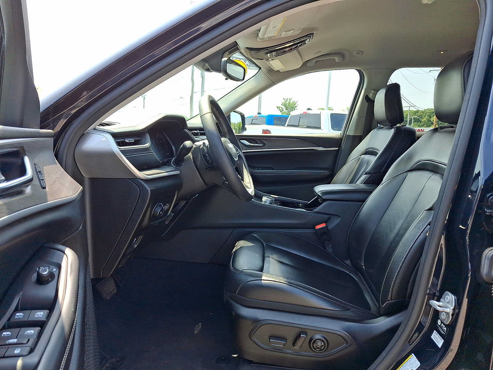 Certified 2023 Jeep Grand Cherokee L Limited AWD/4WD image 16