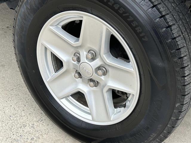 Used 2022 Jeep Gladiator Sport image 13