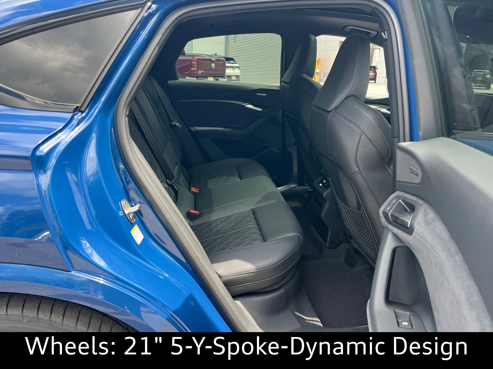 New 2027 Audi SQ6 e-tron Prestige AWD/4WD image 31