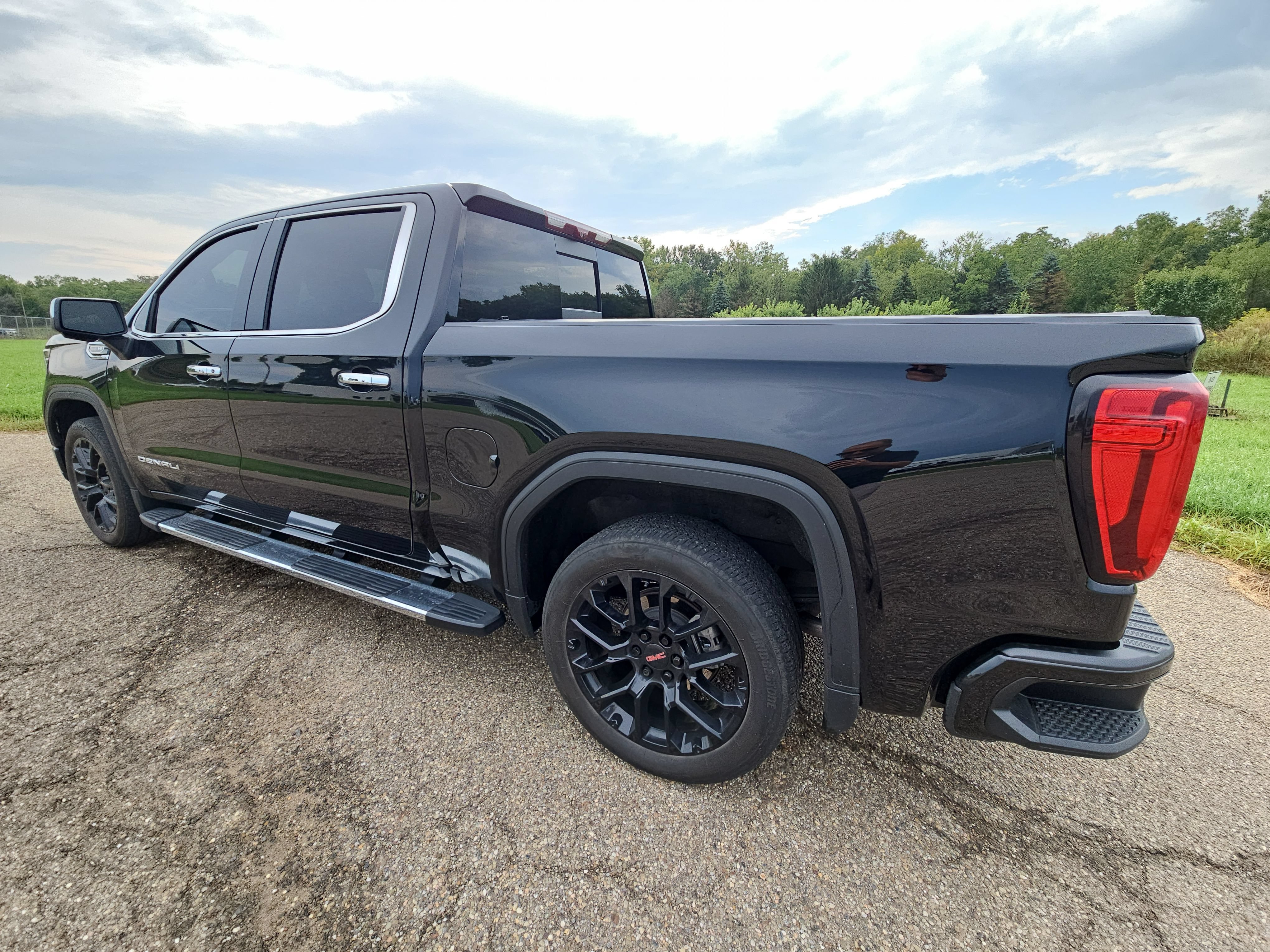 Used 2024 GMC Sierra 1500 Denali w/ Technology Package AWD/4WD image 7