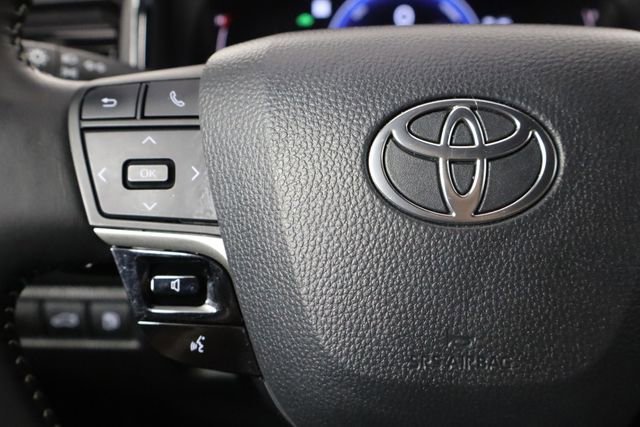 Used 2025 Toyota Camry SE w/ Convenience Package FWD image 8