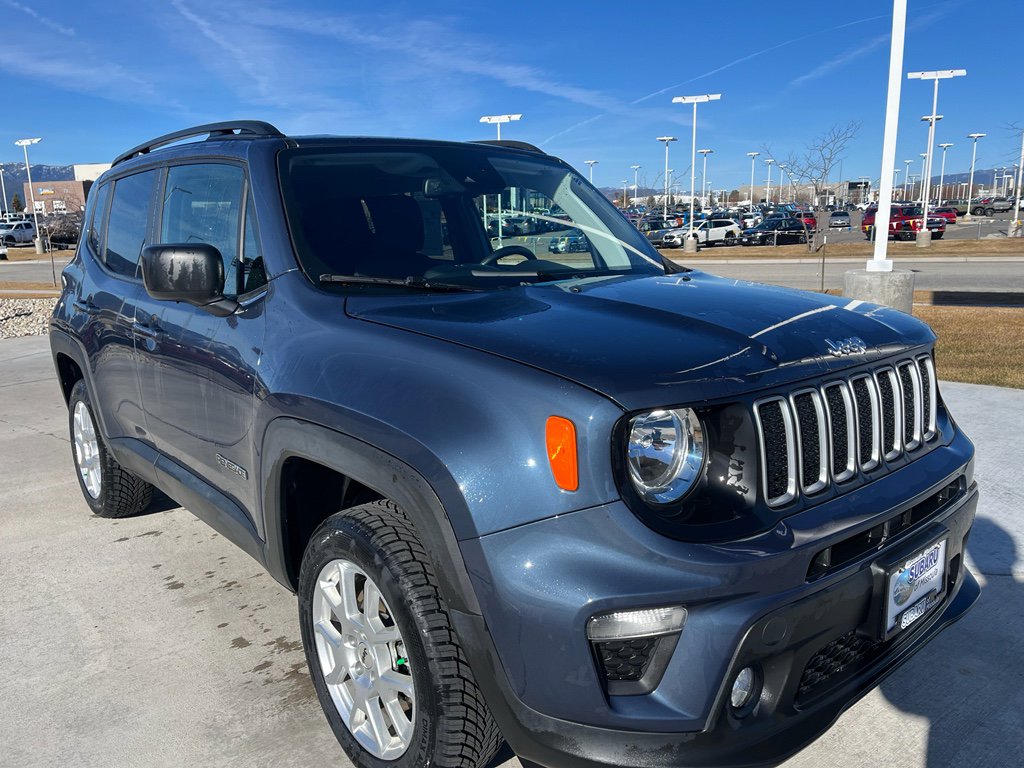 Used 2023 Jeep Renegade Latitude w/ Premium Group image 3