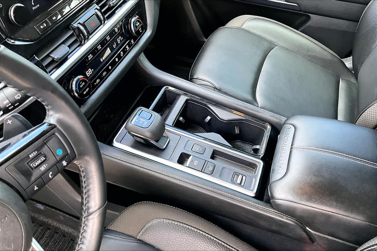 Used 2024 Nissan Pathfinder SL w/ SL Premium Package FWD image 17
