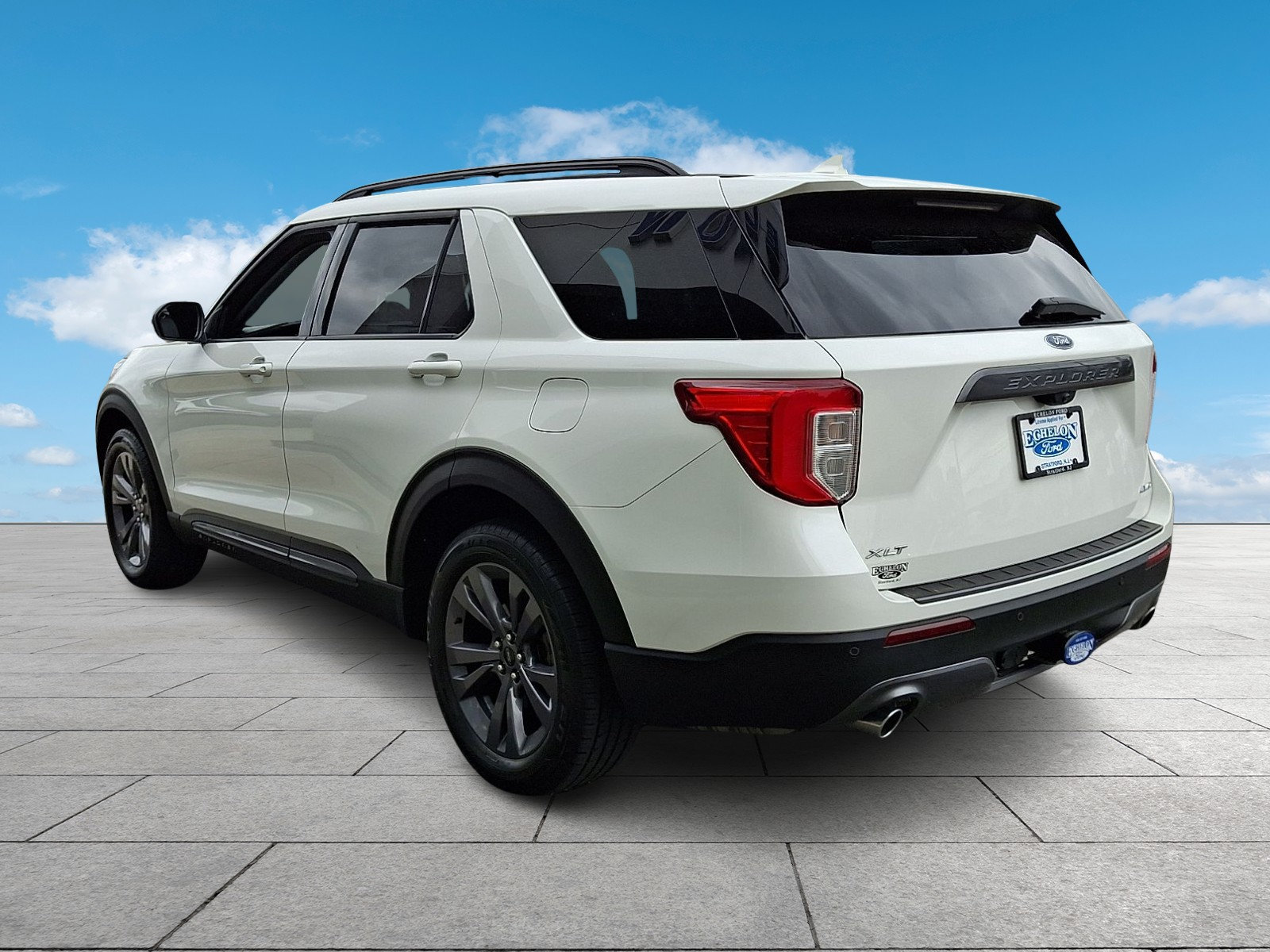 Certified 2023 Ford Explorer XLT w/ Equipment Group 202A AWD/4WD image 4