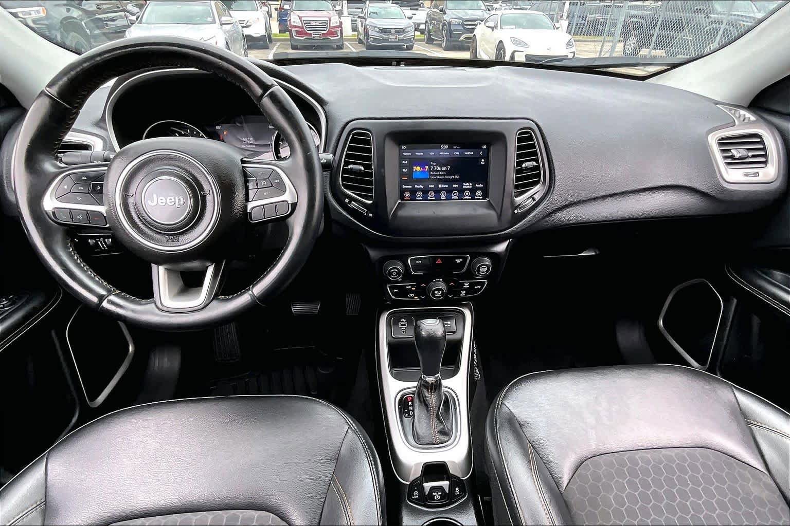 Used 2018 Jeep Compass Latitude w/ Popular Equipment Group FWD image 14