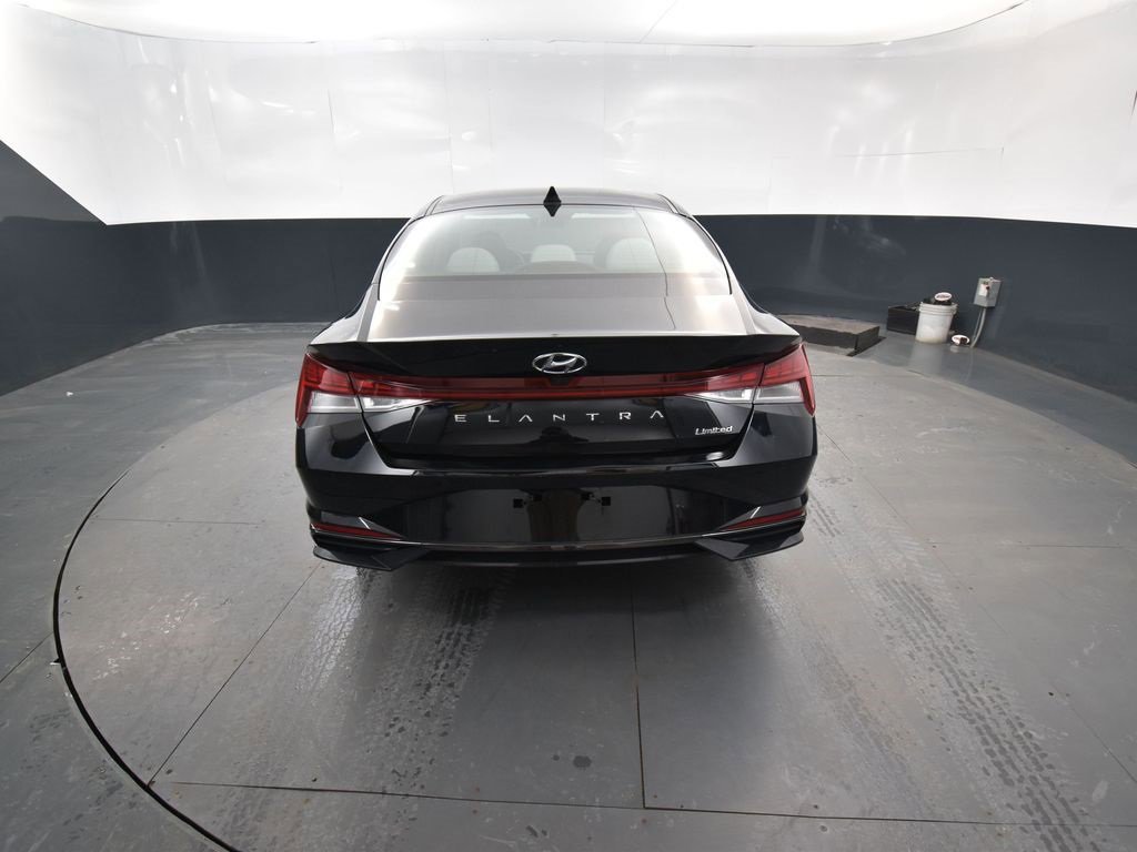 Used 2022 Hyundai Elantra Limited image 8