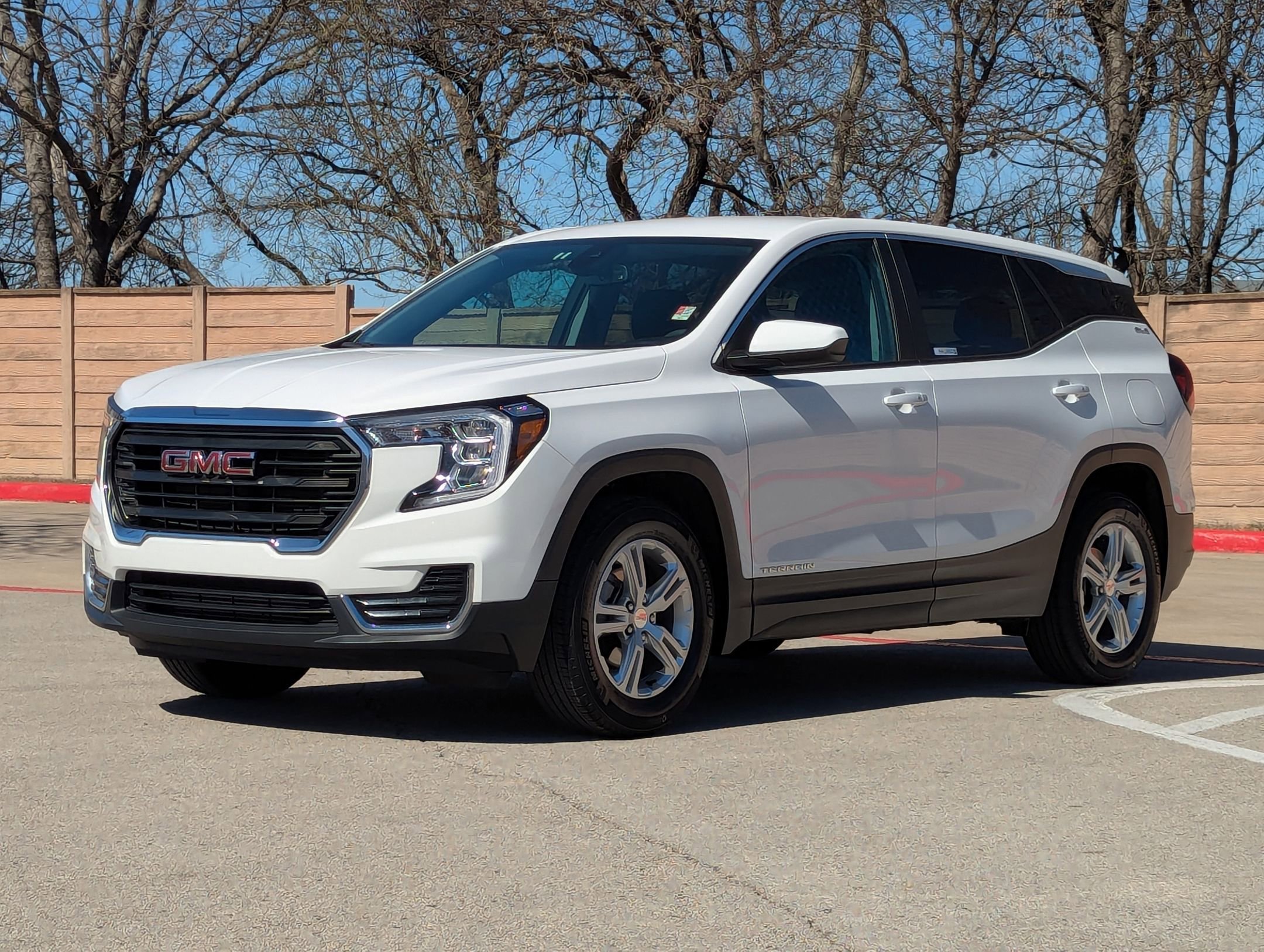 Used 2024 GMC Terrain SLE image 8